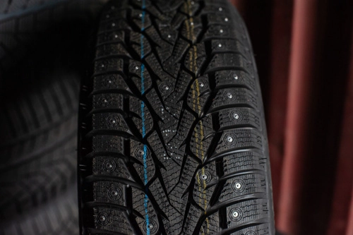 фото протектора и шины WINTERNOVA STUD III Шина ZMAX WINTERNOVA STUD III 275/60 R20 115T
